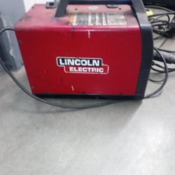 140 AMP LINCOLN ELECTRIC WELDER 