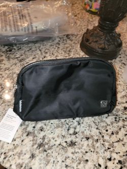 Lululemon Everywhere Belt Bag Black Brand New 
