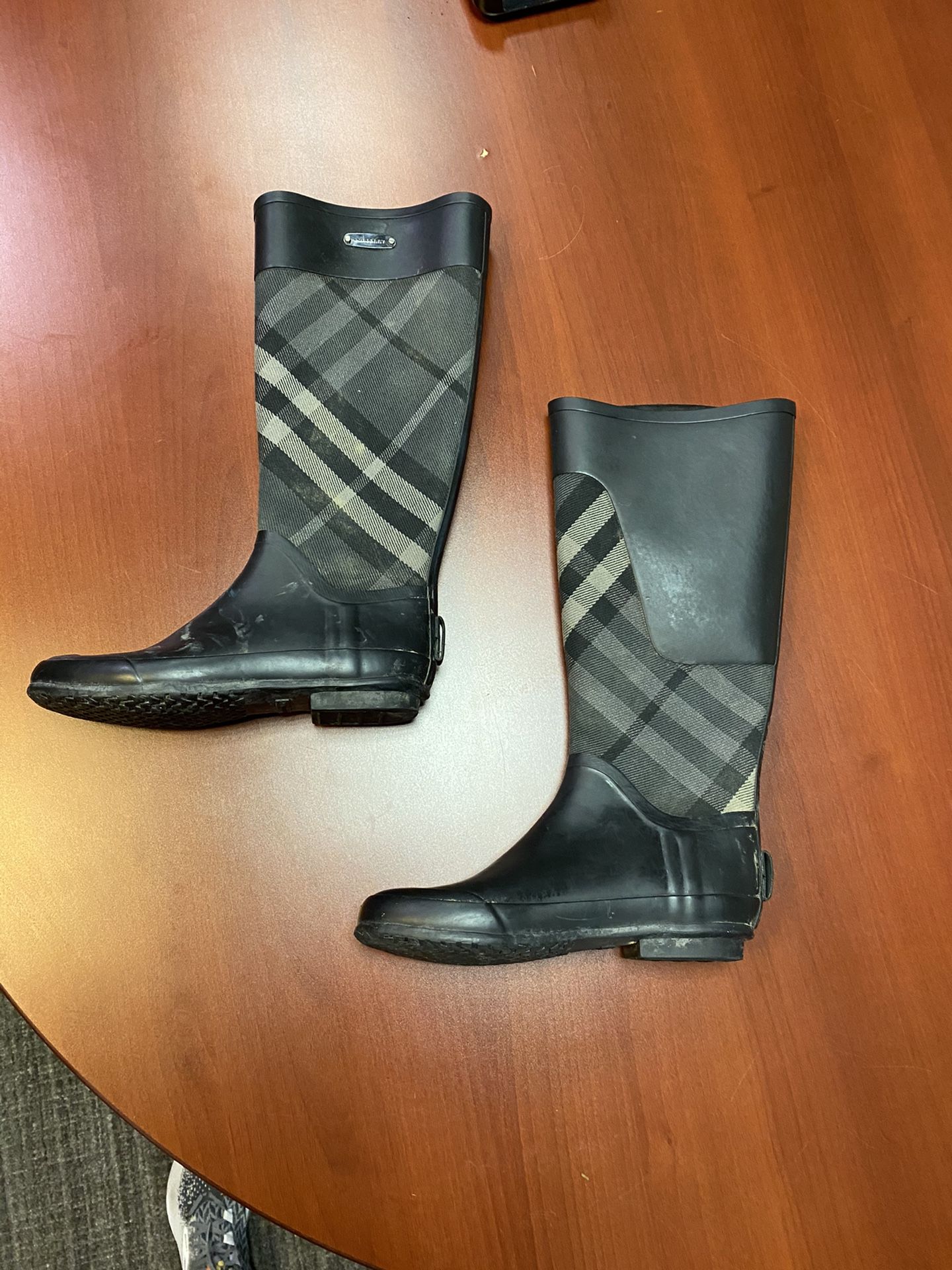 Womens Burberry Rain boots Size