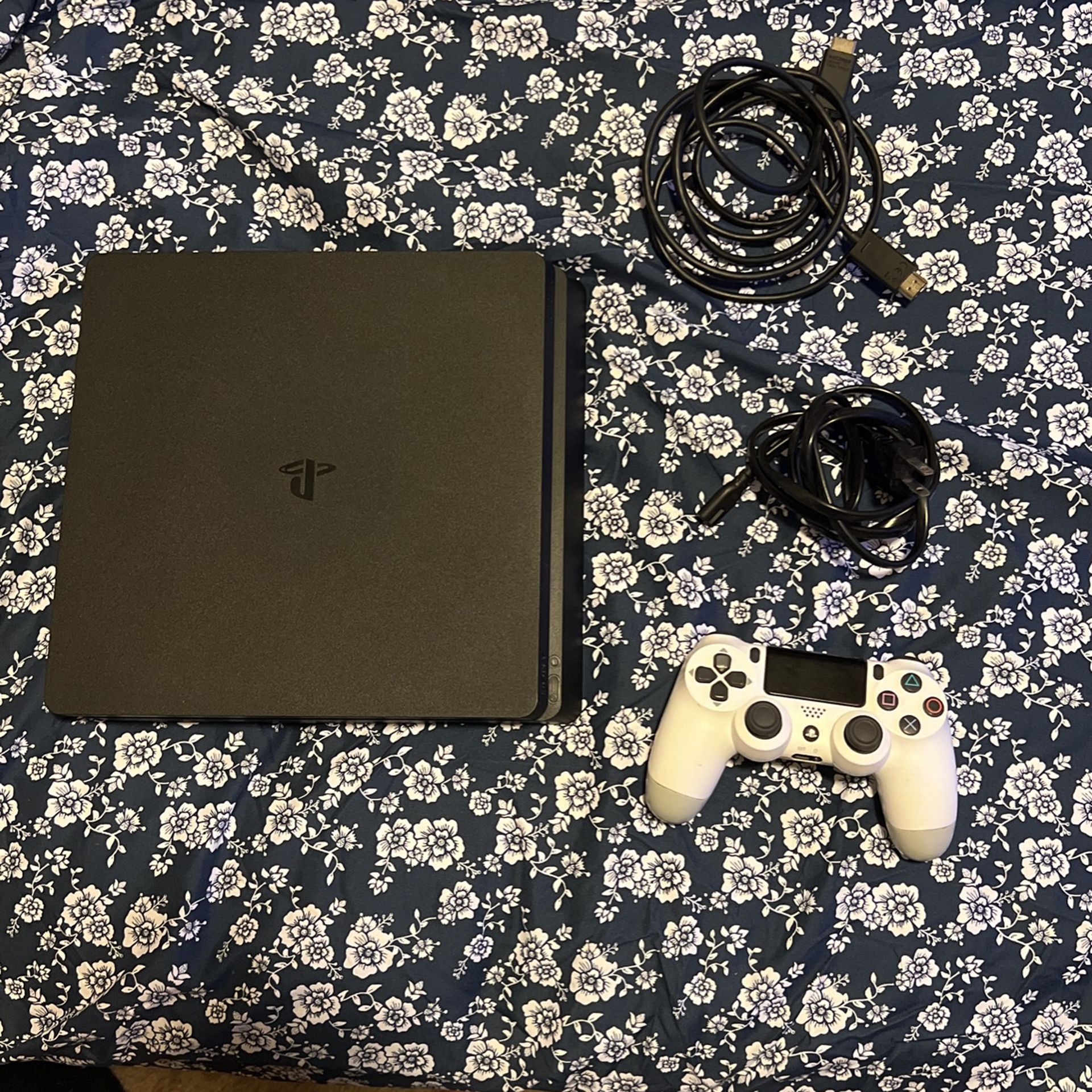 PS4 Slim 500gb, 1 Remote, HDMI and Power Cord