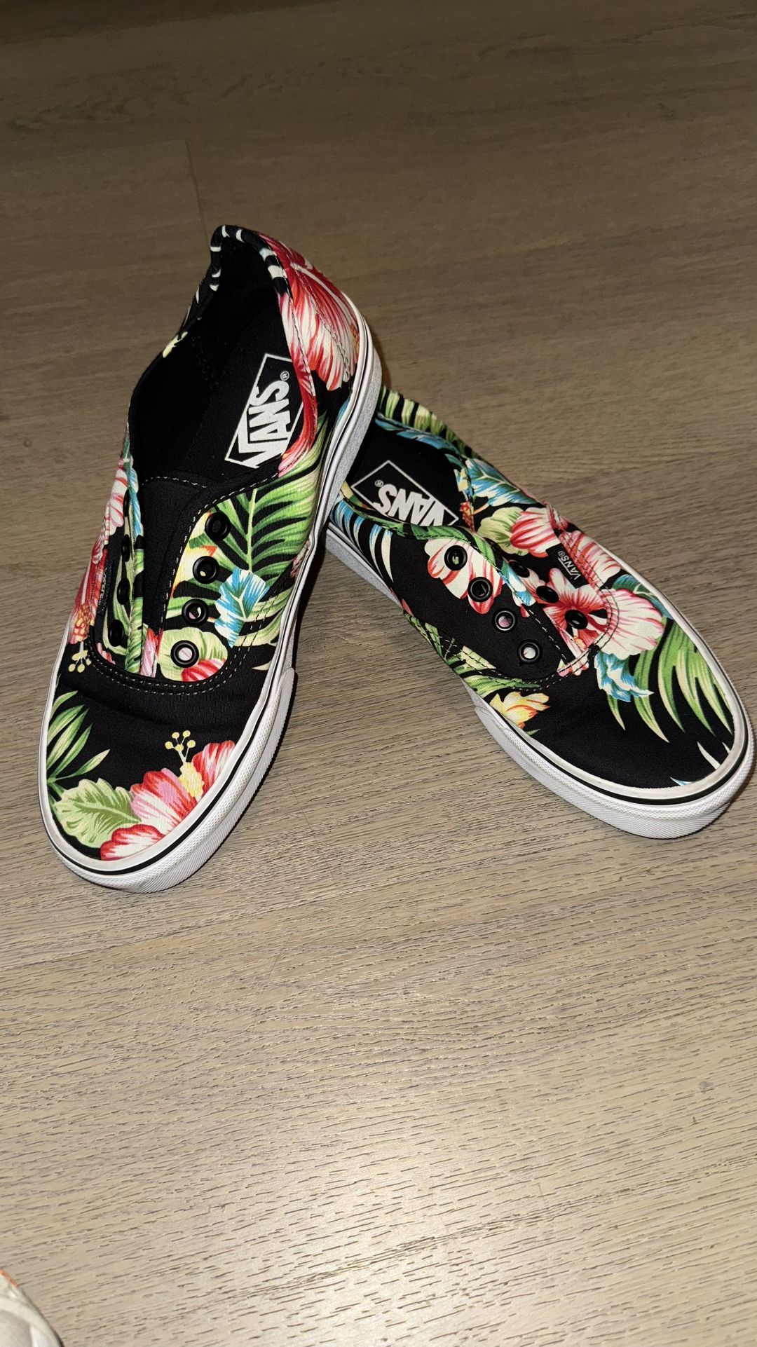 VANS shoes Size 5.5 Men 7 Women