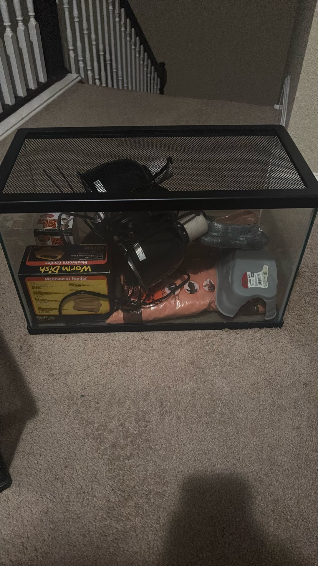 2 Reptile Terrarium Tanks With Multiple Lights And Decorations