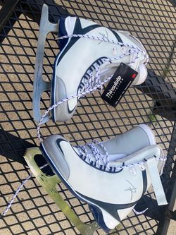 New Figure Ice Skates Women’s size 9, RIEDELL