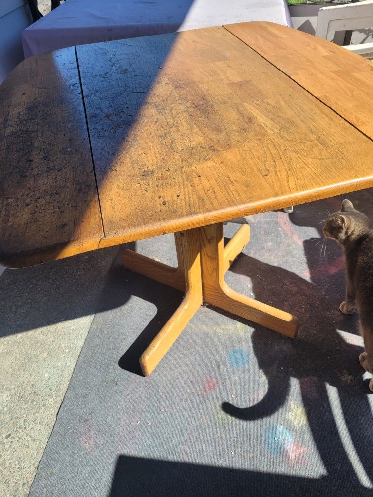 Free Table Ends Come Down Pick Up