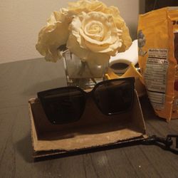 Burberry  Sunglassed 