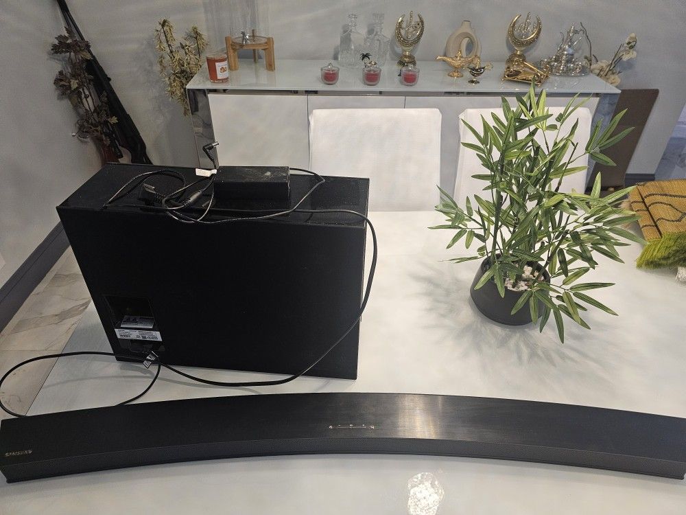 Samsung Curve Sound bar With Subwoofer EXCELLENT!