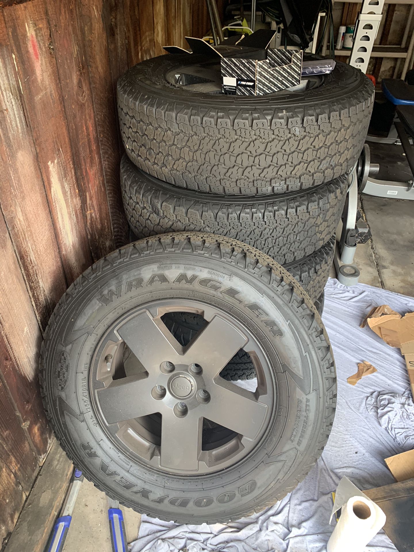 Jeep Wrangler Sahara Rims and tires