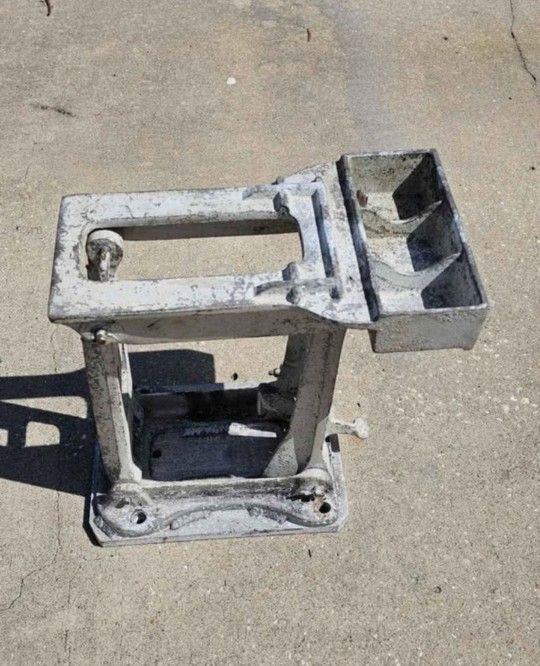 Bremer Manufacturing Aluminum Outboard Bracket