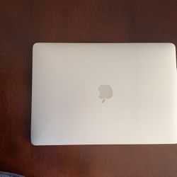 2017 MacBook Pro 16GB RAM 256 GB Touchbar 