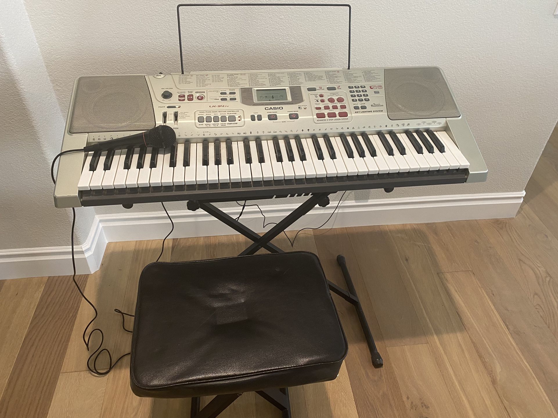 Casio LK-94TV 61-Key Key-Lighting Keyboard