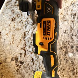 4.8 4.8 out of 5 stars 11,603 DEWALT 20V Max XR Oscillating Multi-Tool, Variable Speed, Tool Only (DCS356B)