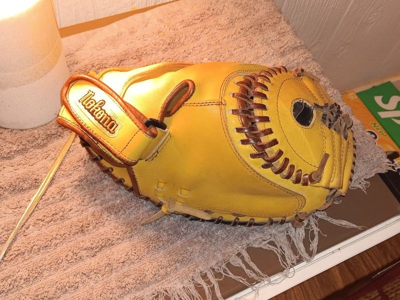 Nakona Catchers Glove