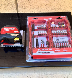 MILWAUKEE 25ft Magnetic Tape Measure AND Impact Duty Alloy Steel Screw Driver Bit Set