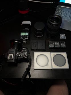 Canon EOS R10 Camera Bundle (DESC)