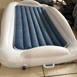 This is a ProForm 585 CSE elliptical machine, partially assembled. It’s missing some parts, so selling for parts or repair only. Electronics and pedal