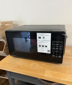 $ Mainstays 0.7 Cu Ft Countertop Microwave Oven, 700 Watts Black
