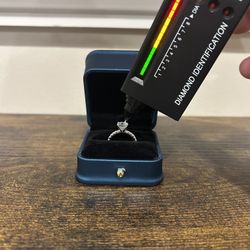 VVS1 Moissanite Engagement Ring