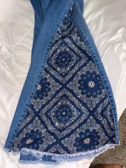 Very flared embroidered jeans