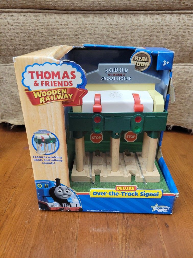 Thomas & Friends Wooden Railway, Deluxe Over-The-Track Signal - Battery Operated