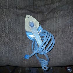 1970s Sunbeam Mini Steam Iron: Vintage Travel Quilting