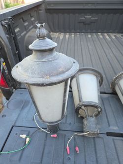 Vintage Pole lights only have 3 what you see is what is all I have $75 for all 3.