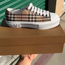 Burberry Chucks 