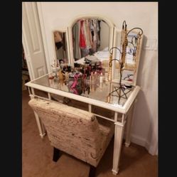 Pier1 vanity