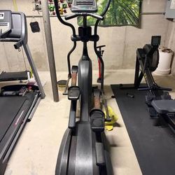 Life Fitness Commercial Exercise Bike – Gym Quality