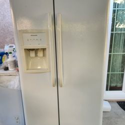 Refrigerator     Frigidaire