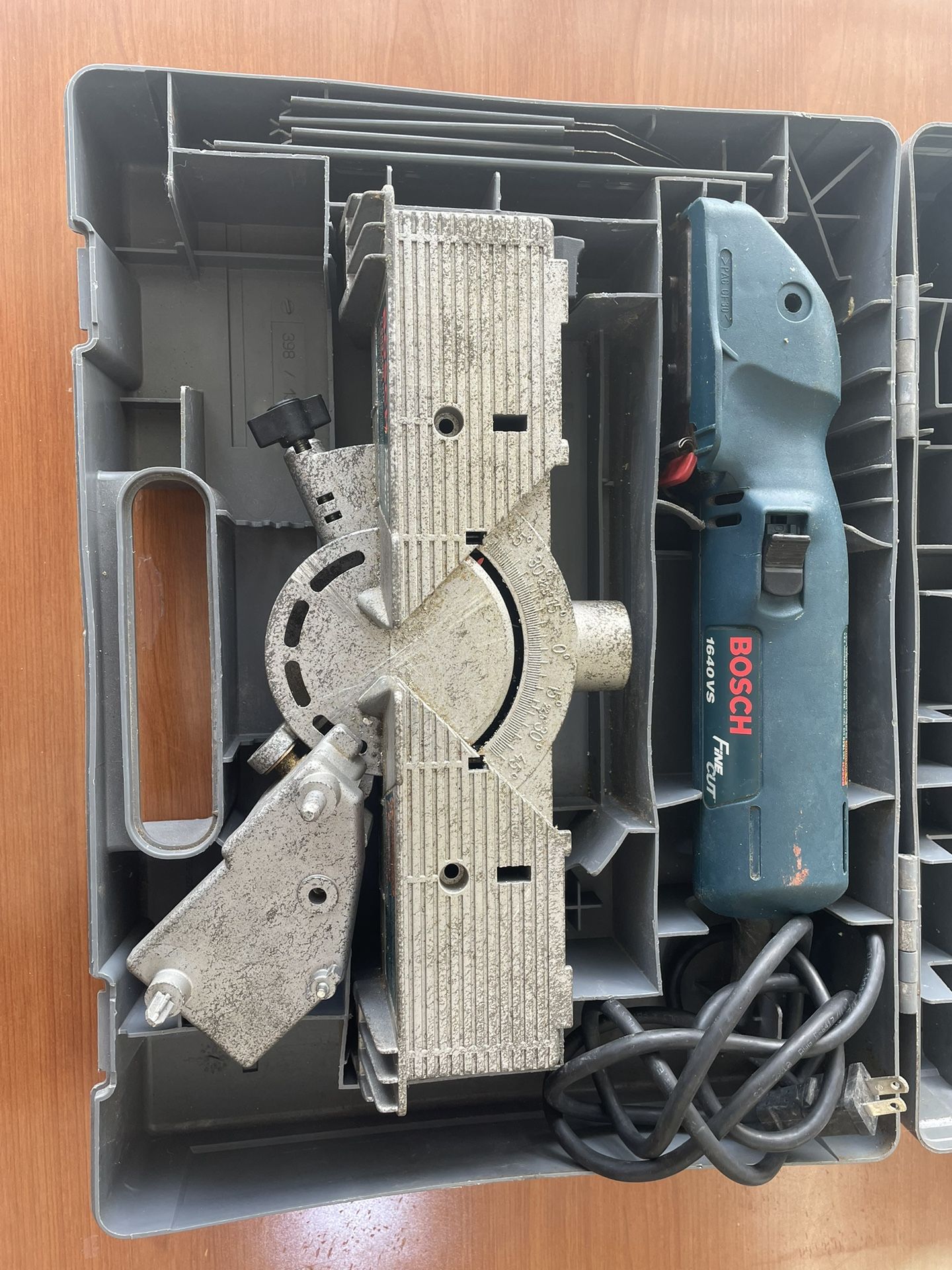 Bosch 1640VS Corded Handsaw With Case And Blades