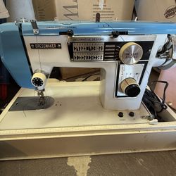 Dressmaker Sewing Machine 