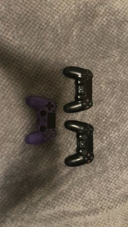 PS4 controllers