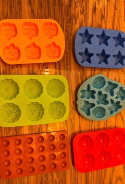 $5 each There is a variety of silicone molds, to include pumpkins, Santa‘s belt, stars, butterflies, ladybugs, fireflies, candy molds   $25 for the lo