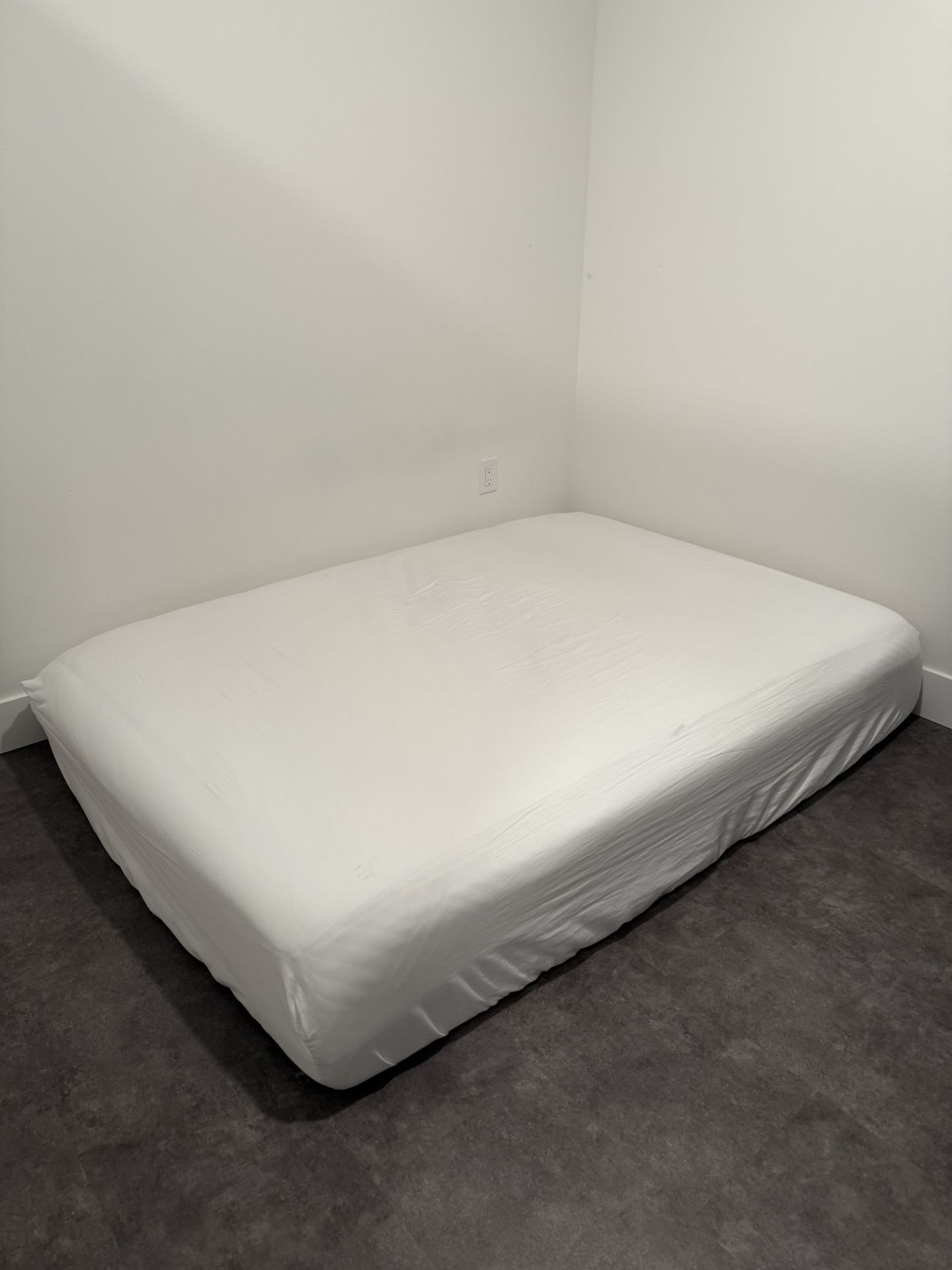 Full Size Zinus Winter Cloud Memory Foam Cooling Mattress 12inch