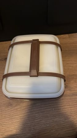 Tupperware lunchbox set complete