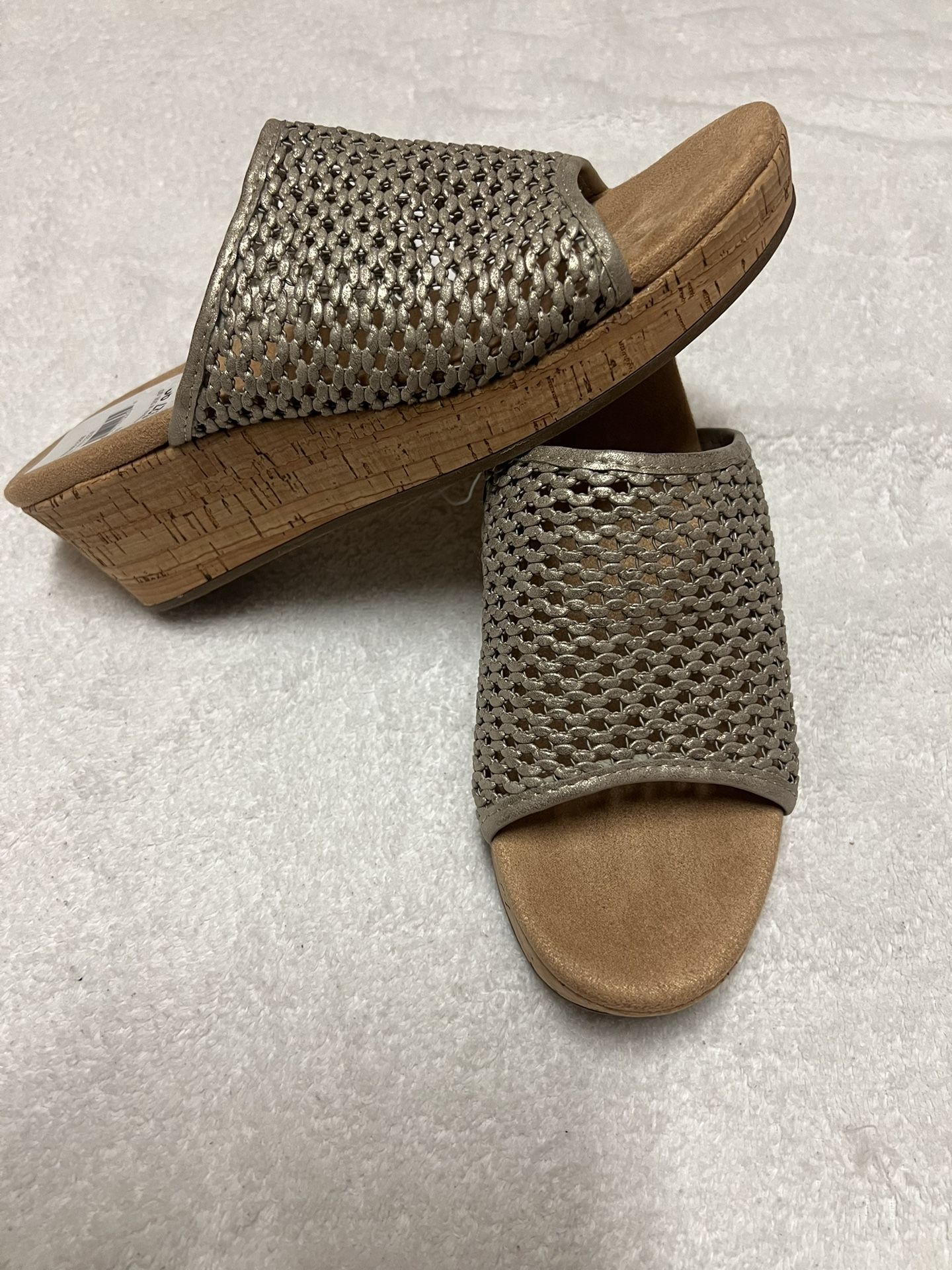 Baretraps Flossey Wedge Sandal/Size:9m/$8
