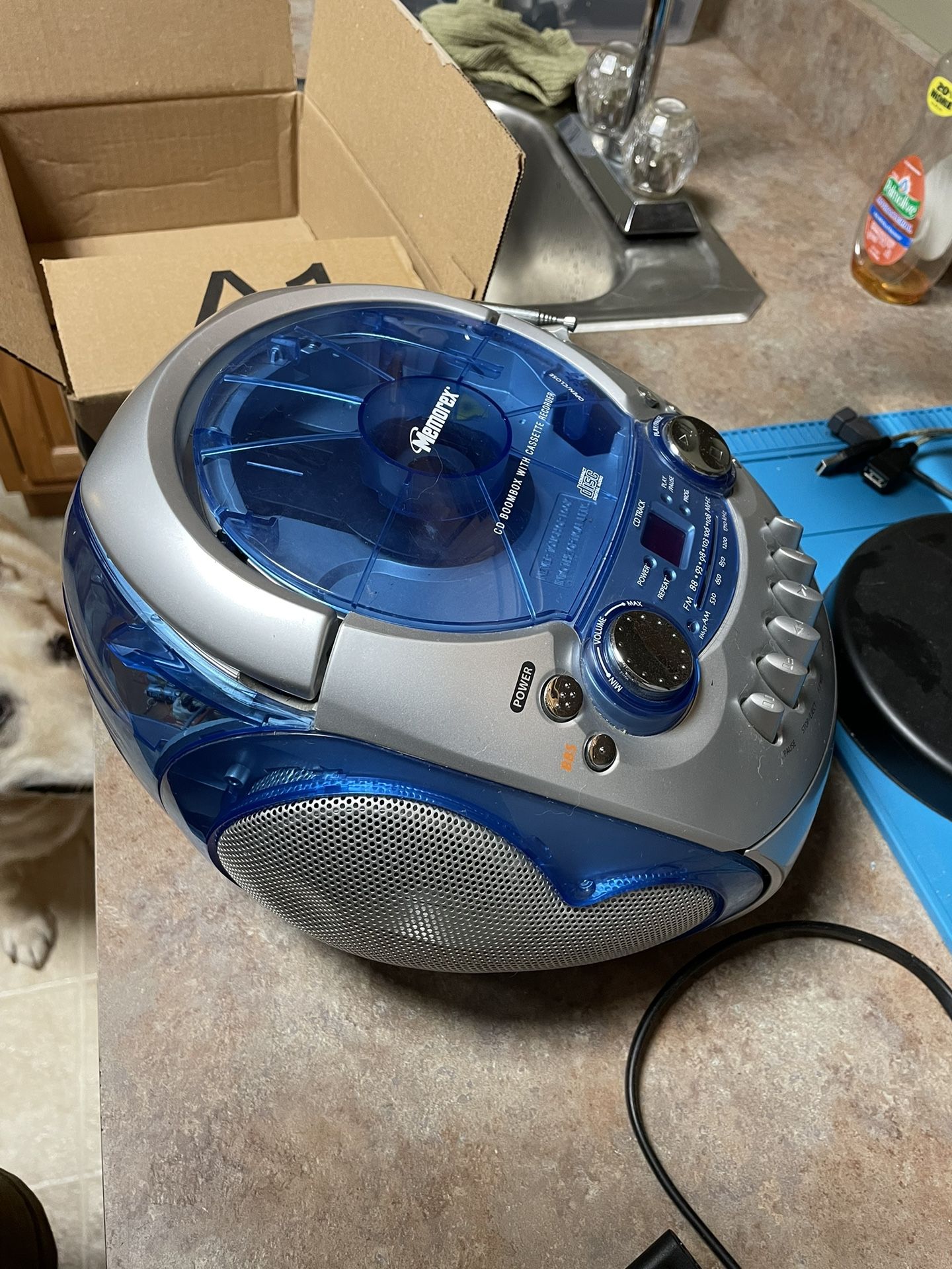 Selling Cheap - AM FM CD cassette radio Model MP3227