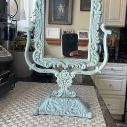 Beauty Mirror Display