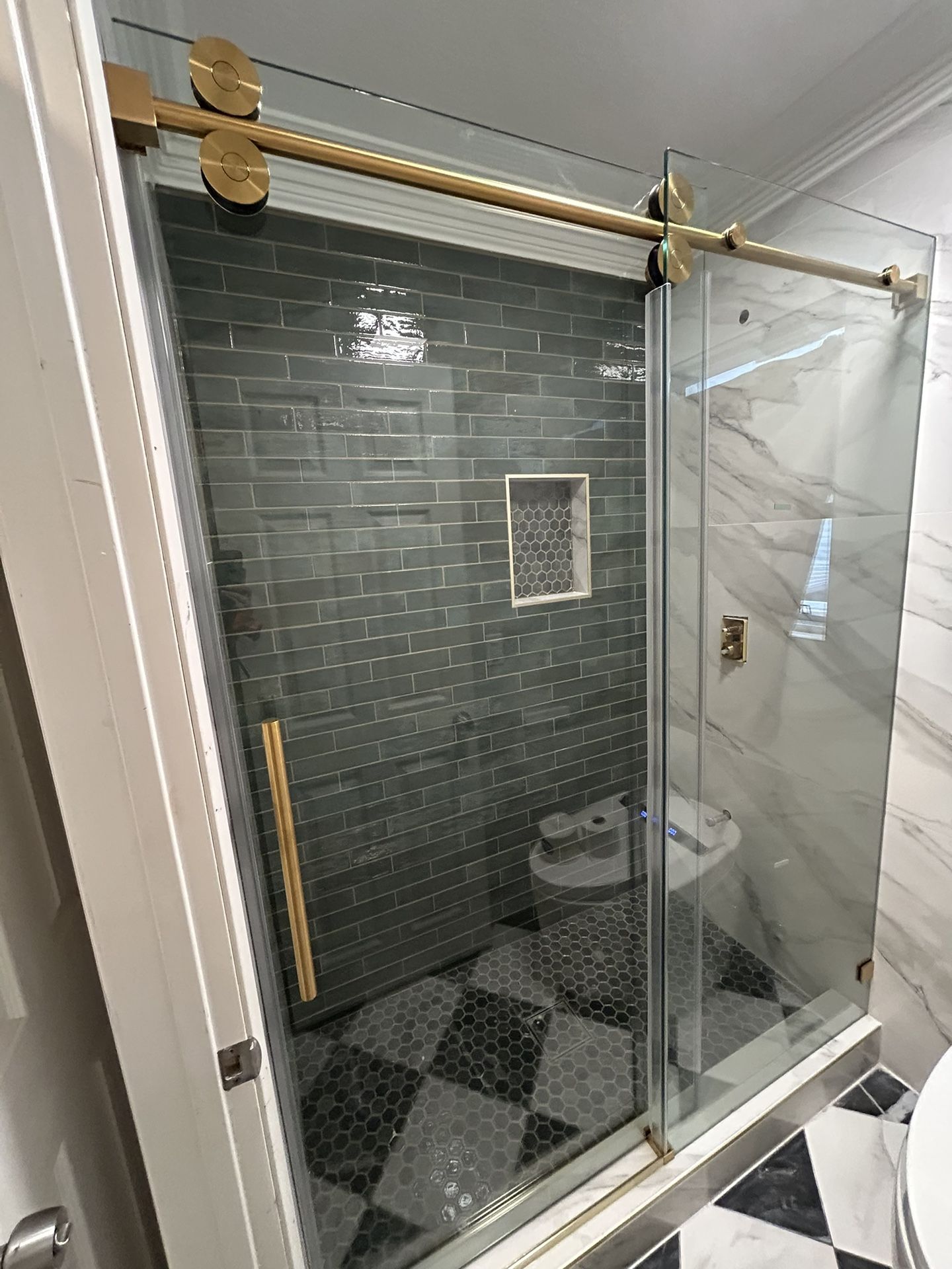 Shower Door Wholesale 3/8” Thickness Tempered Glass Business equipment