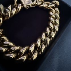 Pulsera bañada en oro