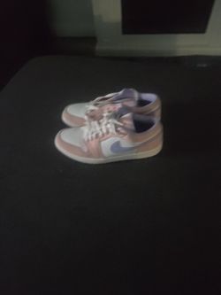 Nike Low-Top Sneakers Pink Purple White size 10.5