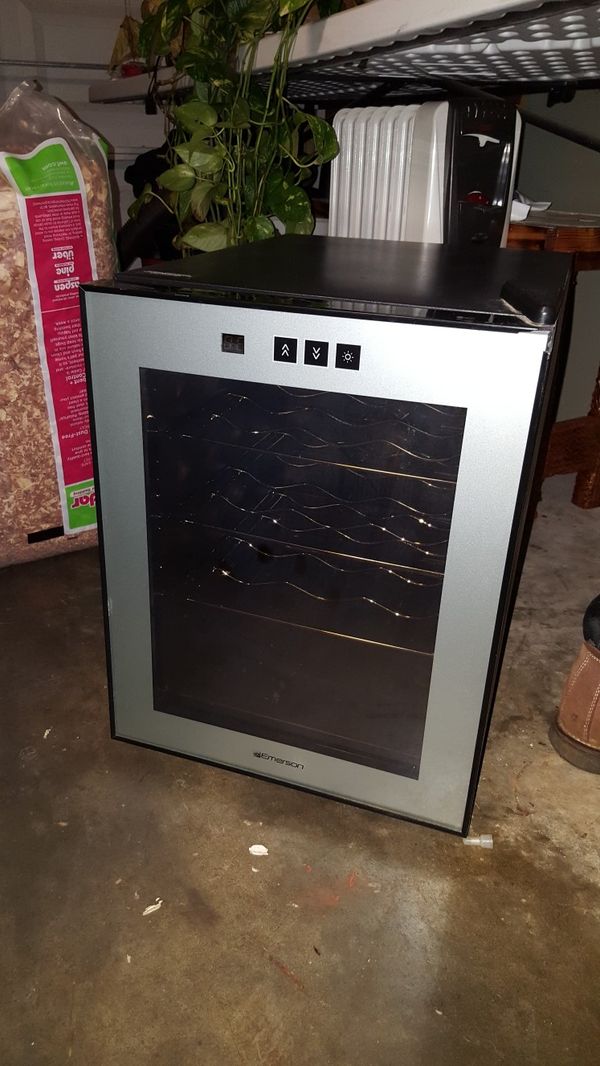 Emerson 115can Beverage Cooler Black