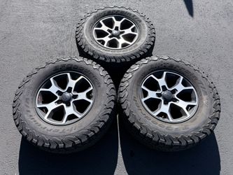 (3) 17” Jeep Rubicon Wheels 285/70R17 Bfgoodrich All Terrain Spares
