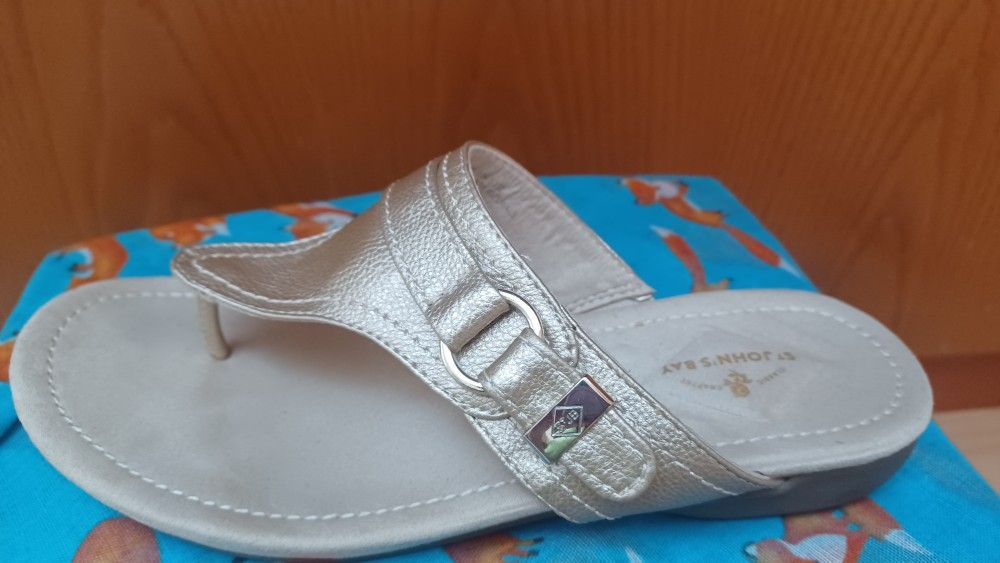 Sandles