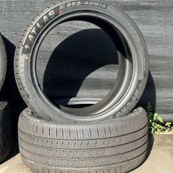255 40 R19