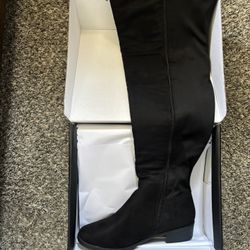 BRAND NEW FASHION NOVA BOOTS SIZE 8