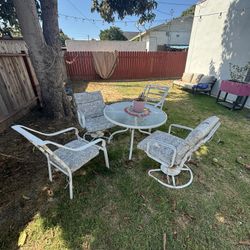 Outdoor Table & Chairs 