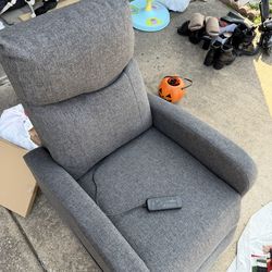 Vibrating massage chair