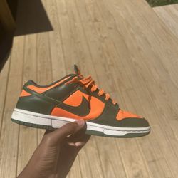 DUNK LOW 'MIAMI HURRICANES' ( SIZE 7)