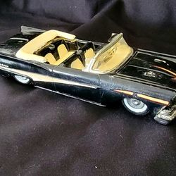 Collectible 1958 Ford Convertible Model Car